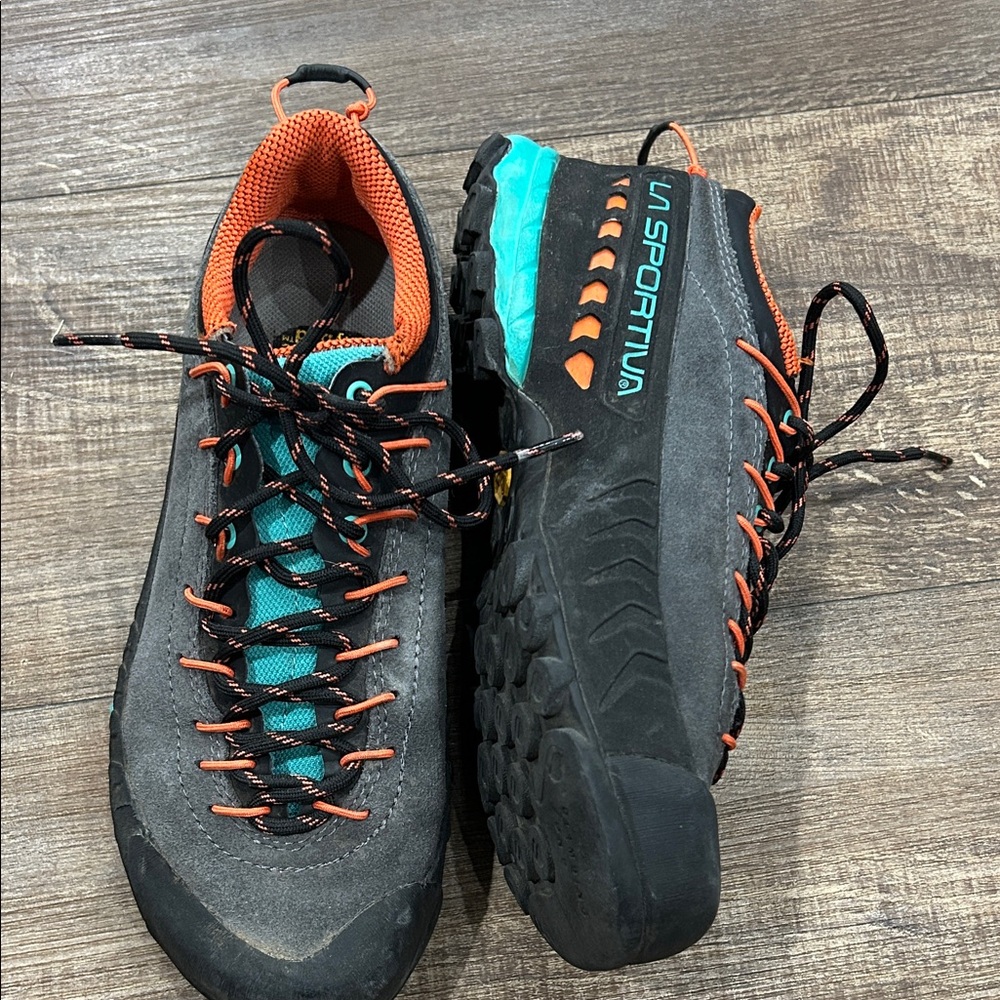 La Sportiva Trekking-Mountaineering-Hiking Shoes - carbon/teal Size 6 - Picture 2 of 6